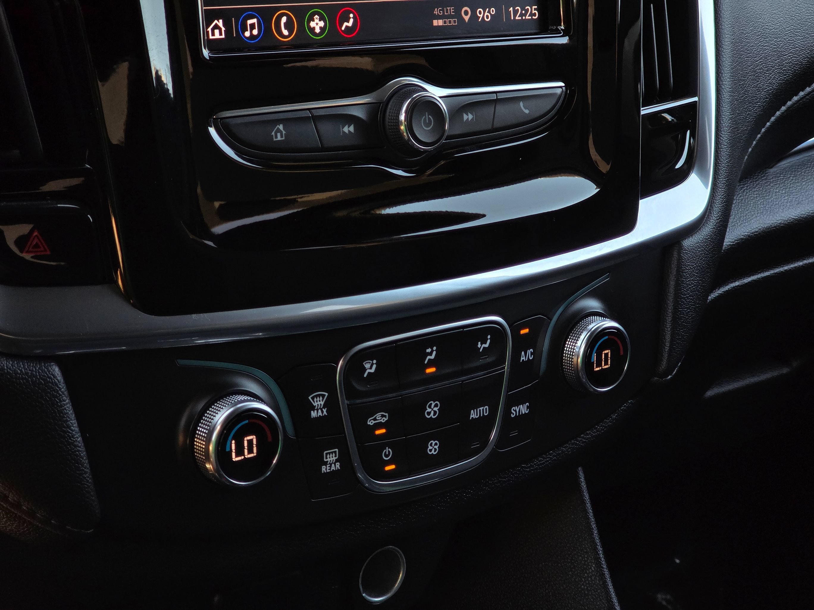 Used 2023 Chevrolet Traverse LT FWD image 38