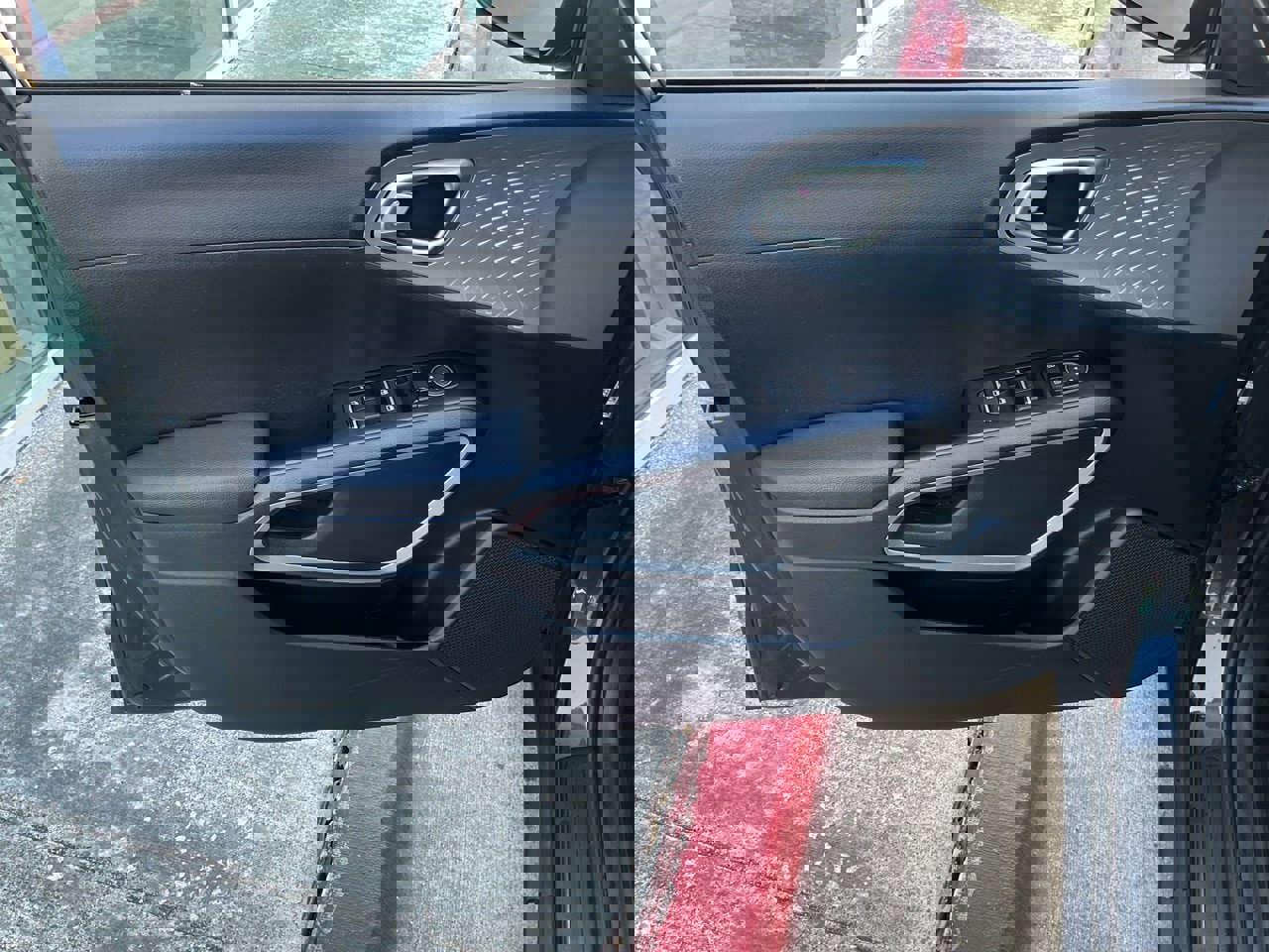 Used 2025 Kia Soul LX w/ LX Technology Package image 13