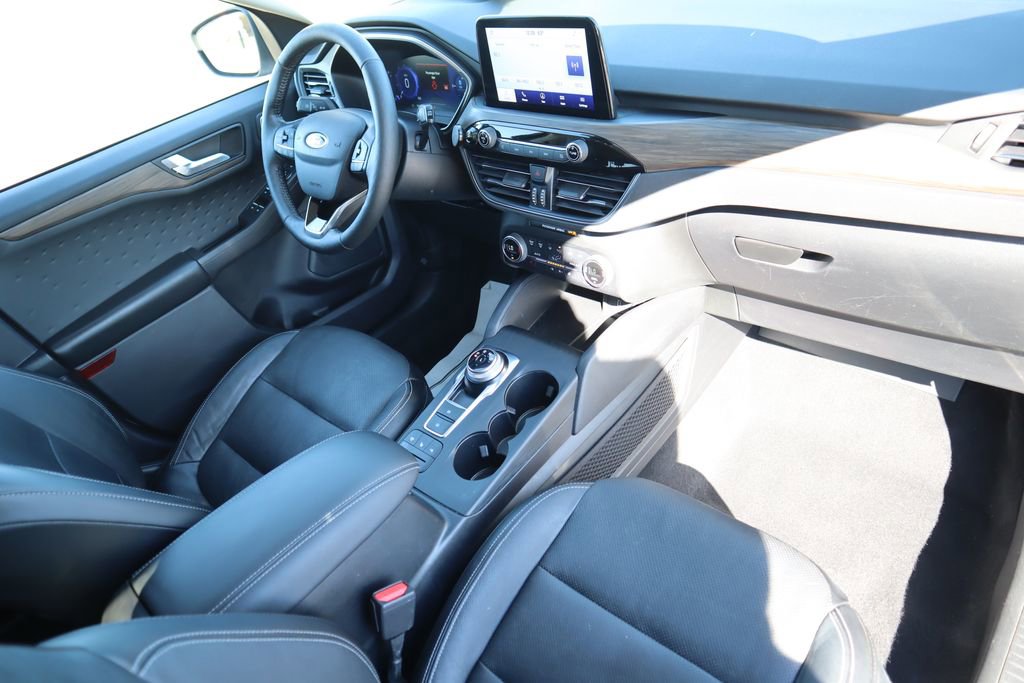 Used 2020 Ford Escape Titanium image 17