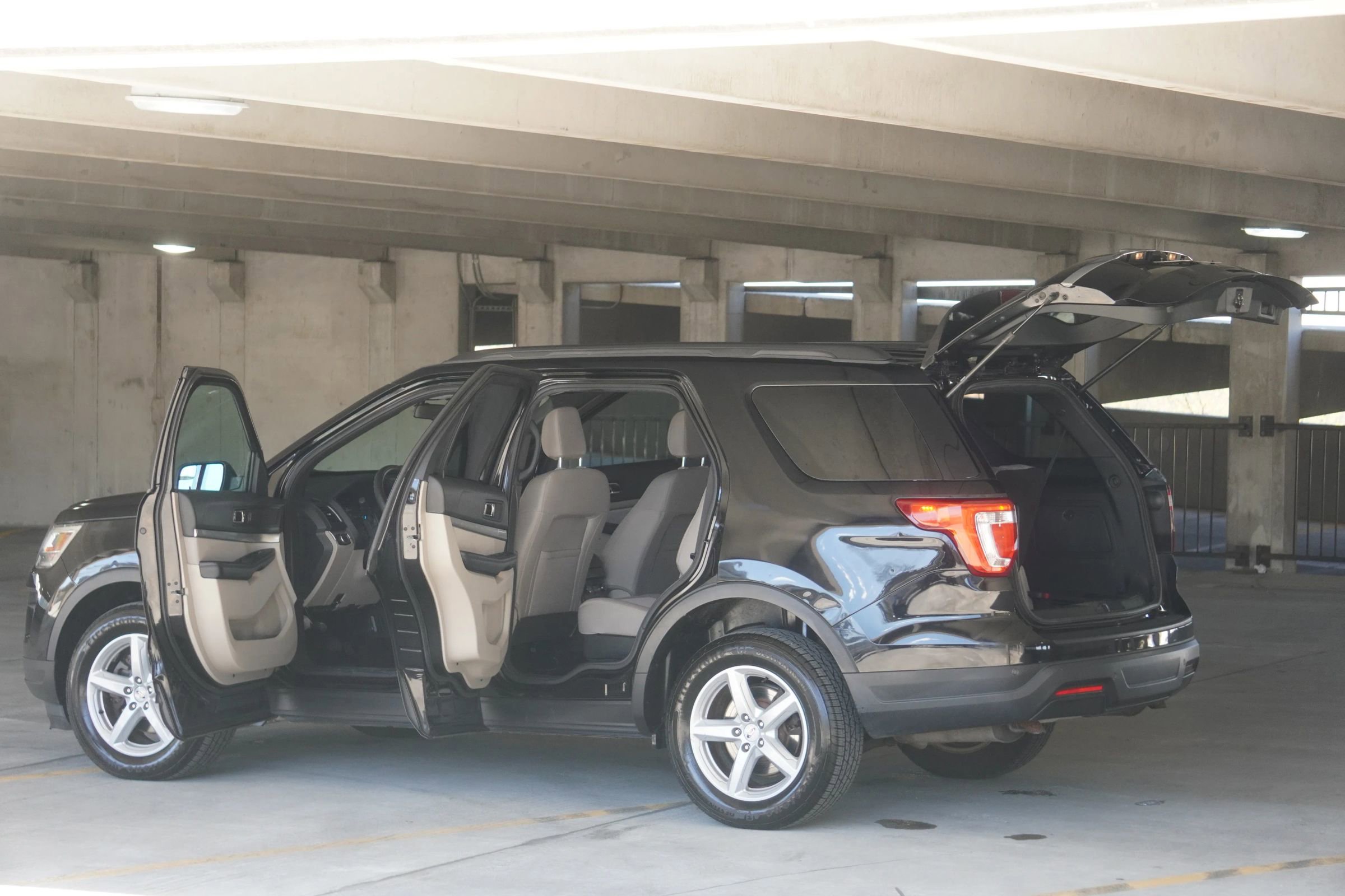 Used 2018 Ford Explorer 4WD image 3