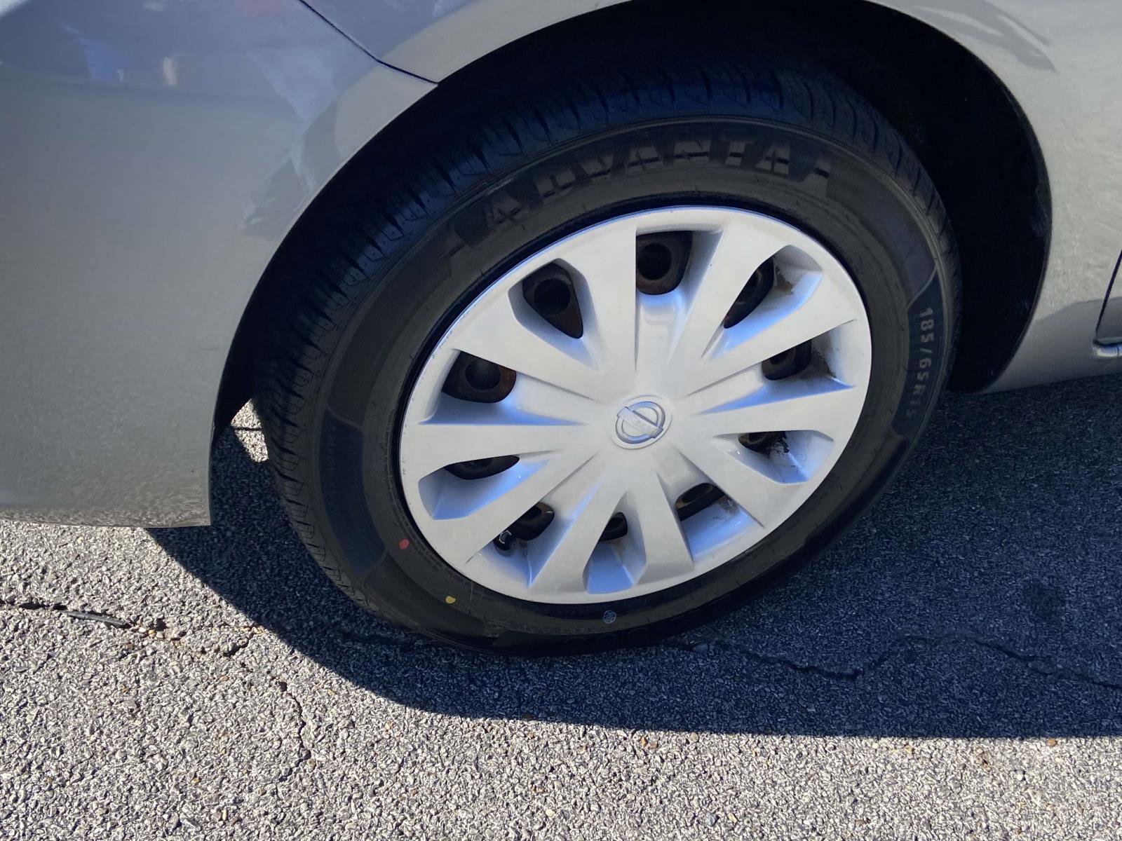 Used 2012 Nissan Versa SV w/ Convenience Pkg image 5