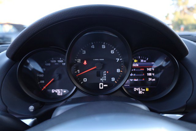 Used 2016 Porsche Cayman image 28