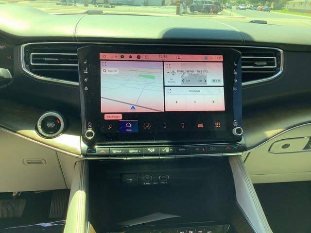 Used 2022 Jeep Grand Wagoneer Series II w/ Premium Group II image 17