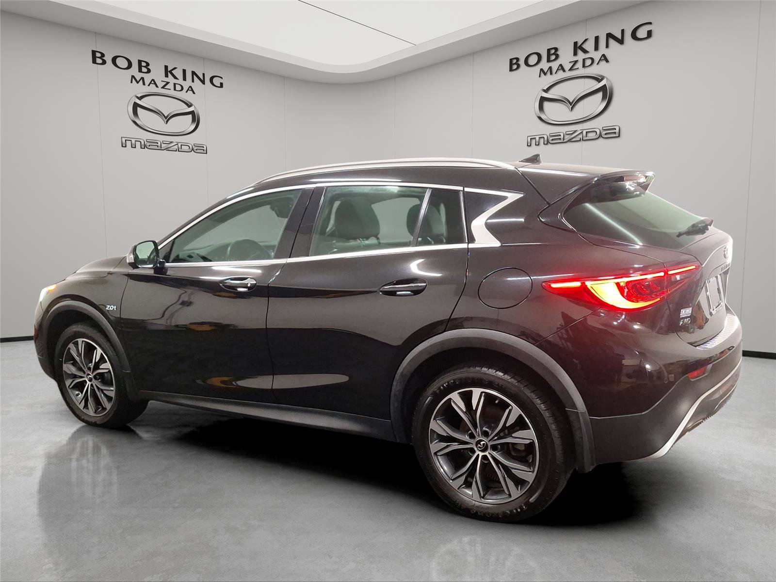 Used 2018 INFINITI QX30 AWD w/ Cargo Package image 3