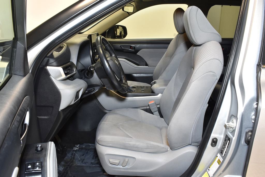 Used 2023 Toyota Highlander XLE image 10