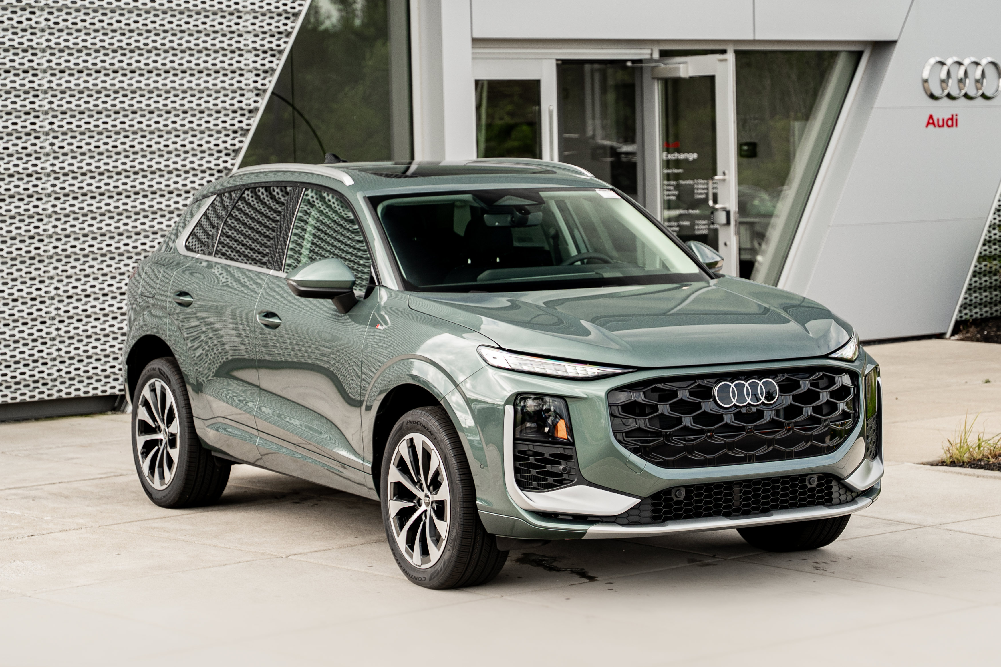 New 2026 Audi Q3 quattro 2.0T AWD/4WD image 2