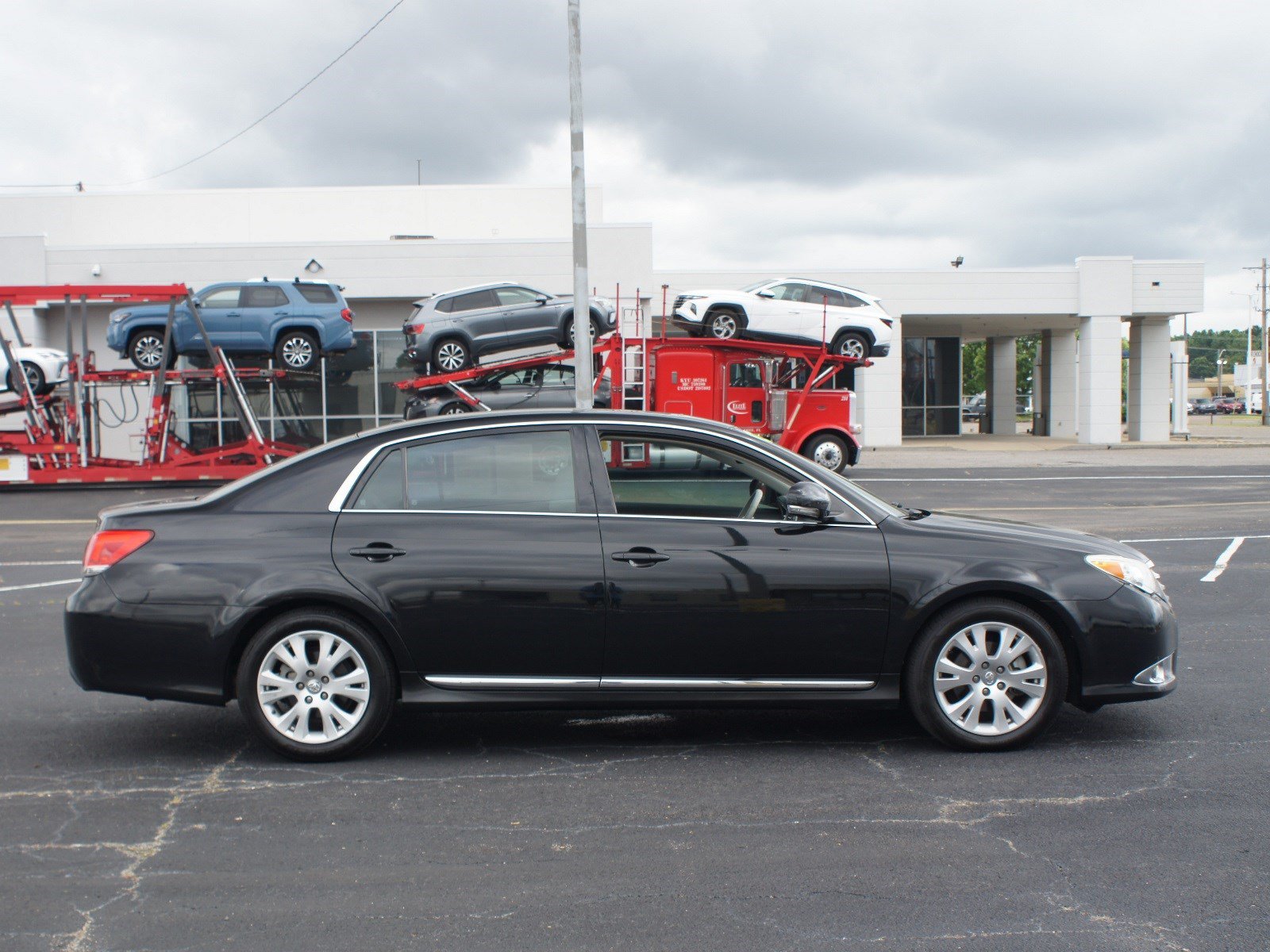 Used 2012 Toyota Avalon FWD image 14