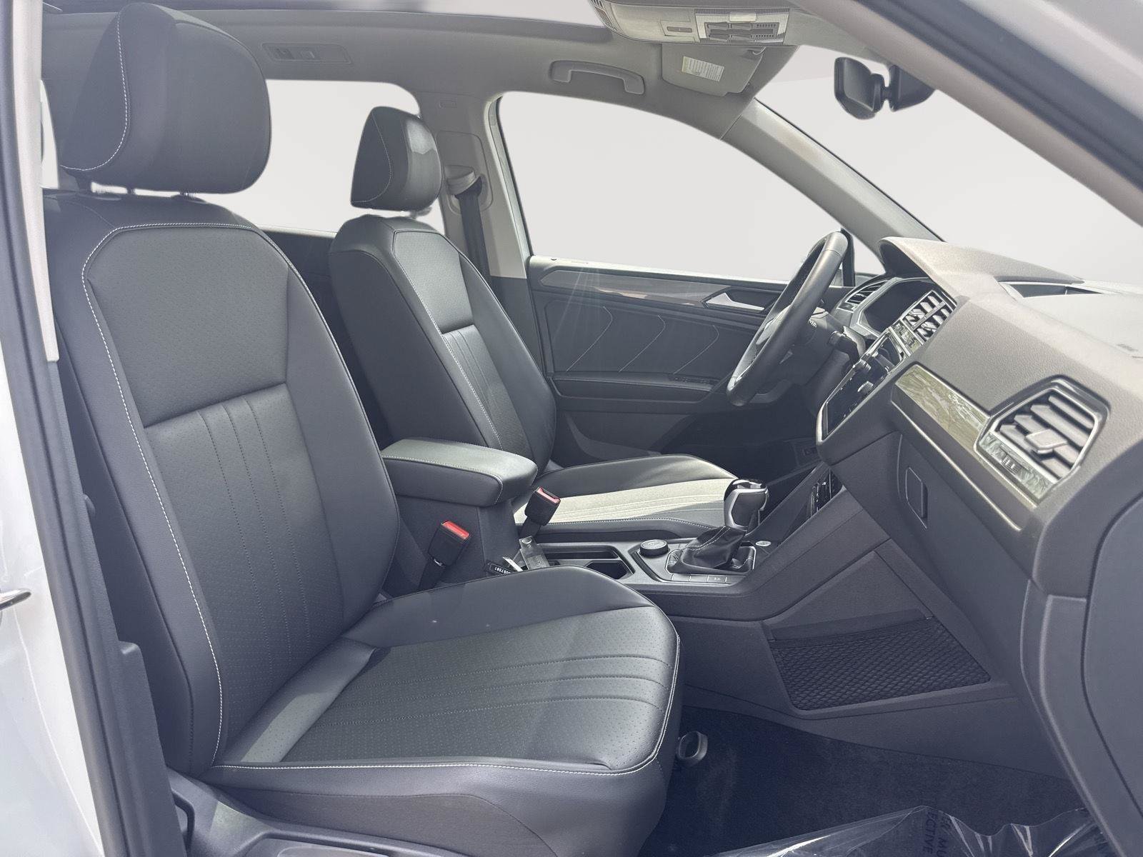 Certified 2024 Volkswagen Tiguan SE w/ Panoramic Sunroof Package AWD/4WD image 13