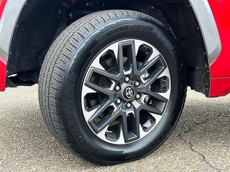 Used 2025 Toyota Tundra Limited AWD/4WD image 46