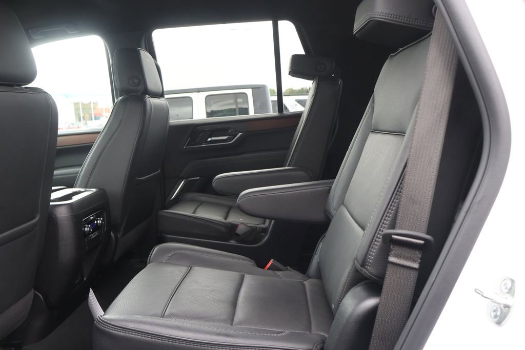 Used 2025 GMC Yukon Denali AWD/4WD image 32
