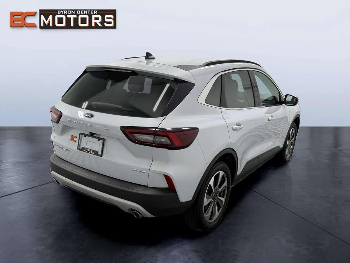 Used 2025 Ford Escape Platinum AWD/4WD image 6