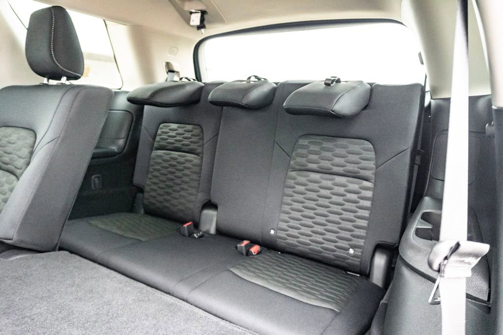 Used 2025 Nissan Pathfinder SV image 26