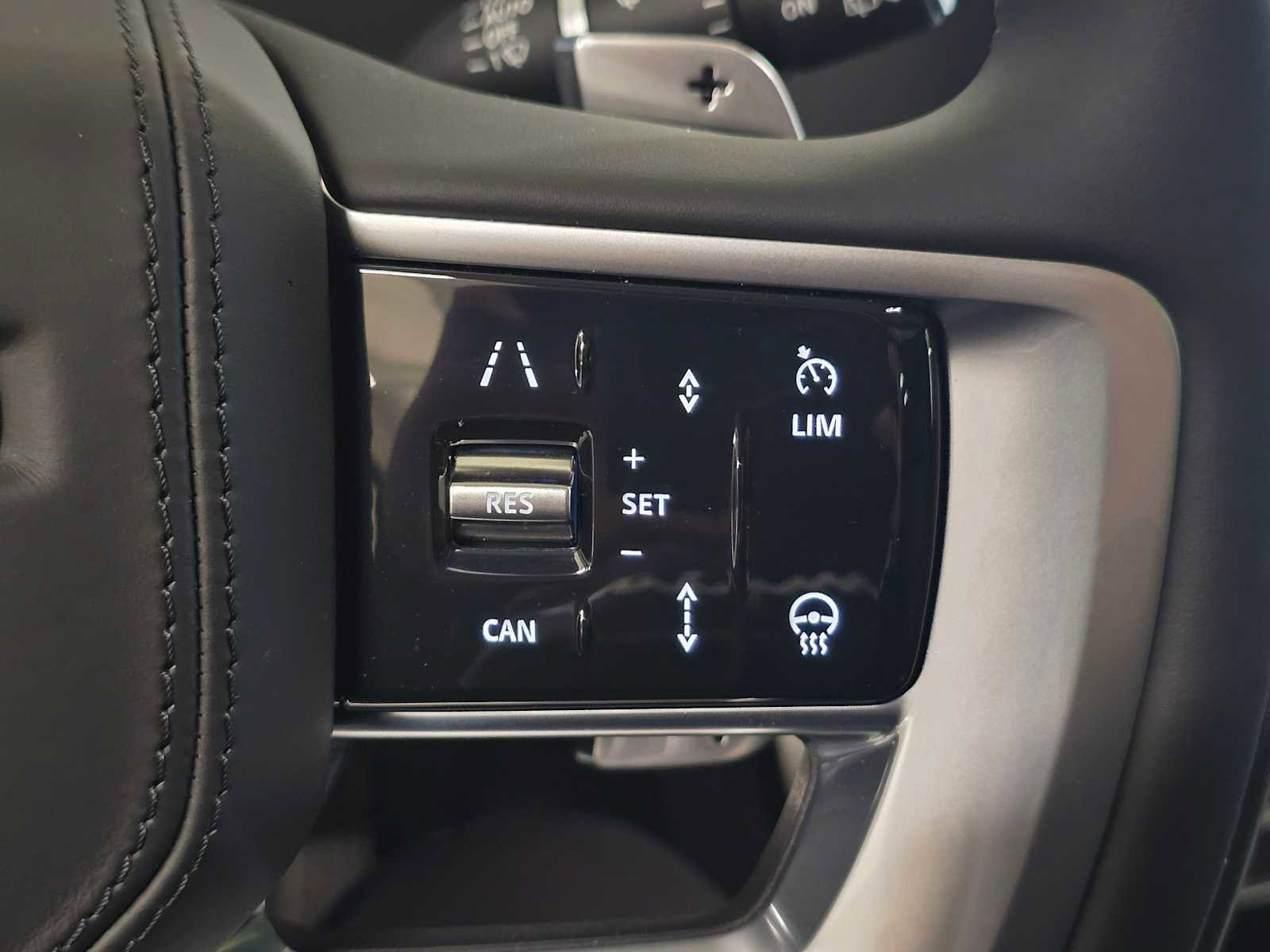 New 2025 Land Rover Range Rover Long Wheelbase SE image 35