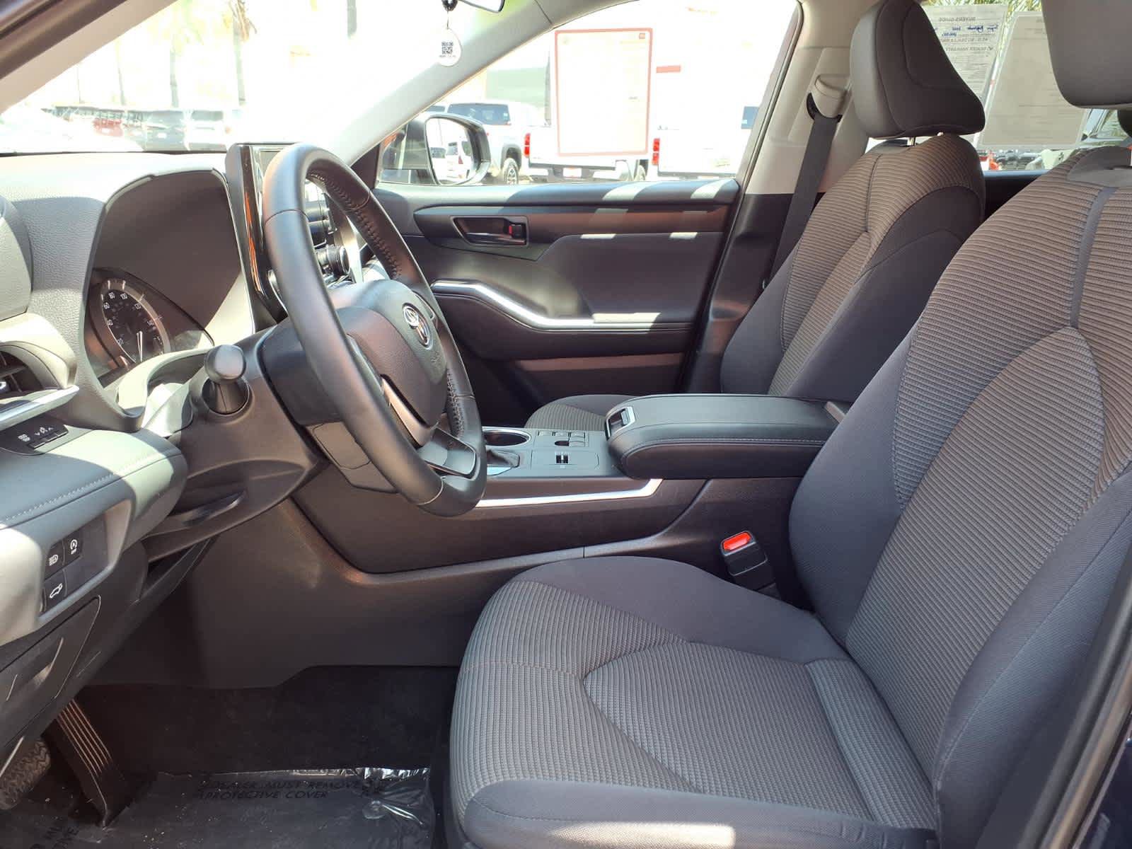 Certified 2025 Toyota Highlander LE FWD image 17
