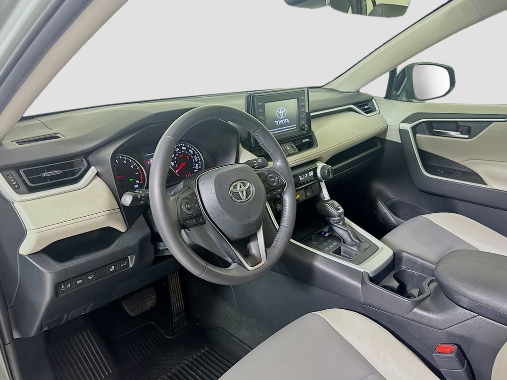 Used 2019 Toyota RAV4 XLE Premium image 8
