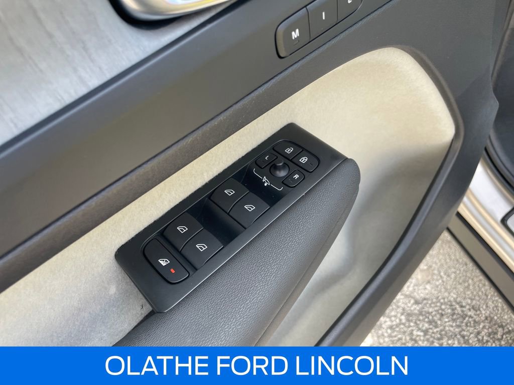 Used 2023 Volvo XC40 B5 Ultimate w/ Protection Package Premier AWD/4WD image 23