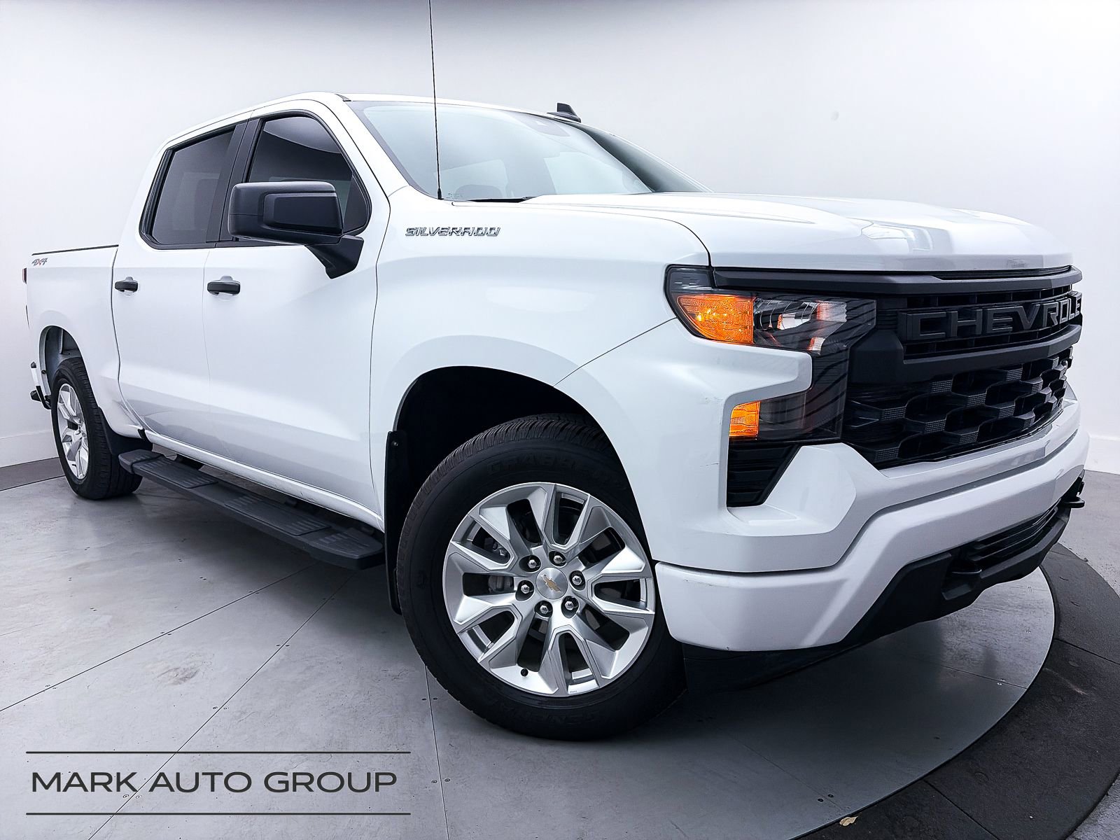 Used 2023 Chevrolet Silverado 1500 Custom image 1