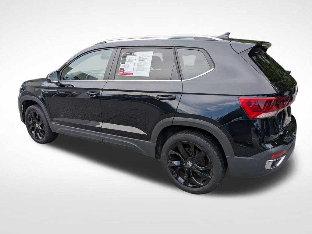 Used 2024 Volkswagen Taos SE w/ Black Wheel Package FWD image 5