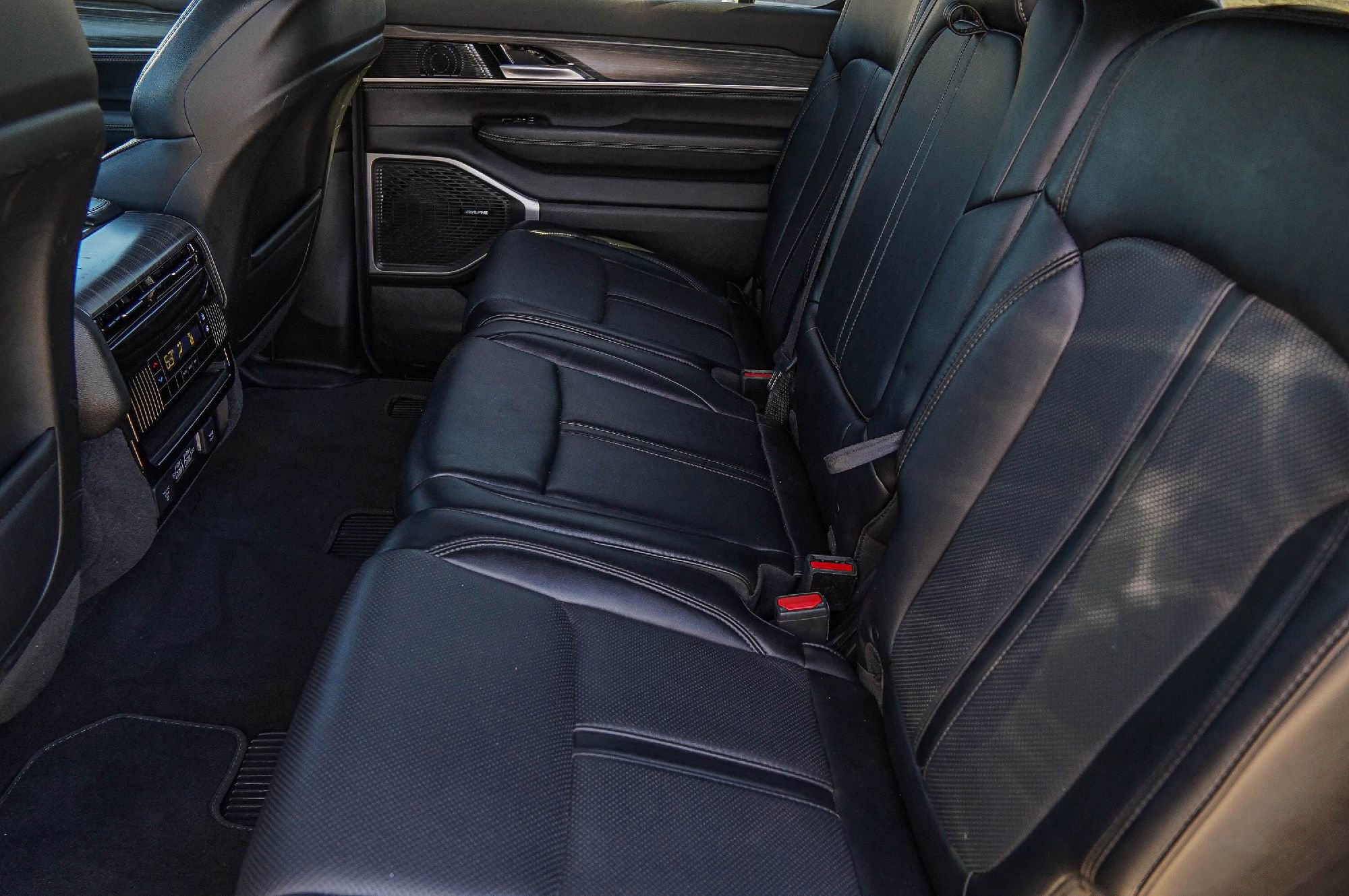Used 2024 Jeep Wagoneer Series II w/ Flexible Seating Group image 28