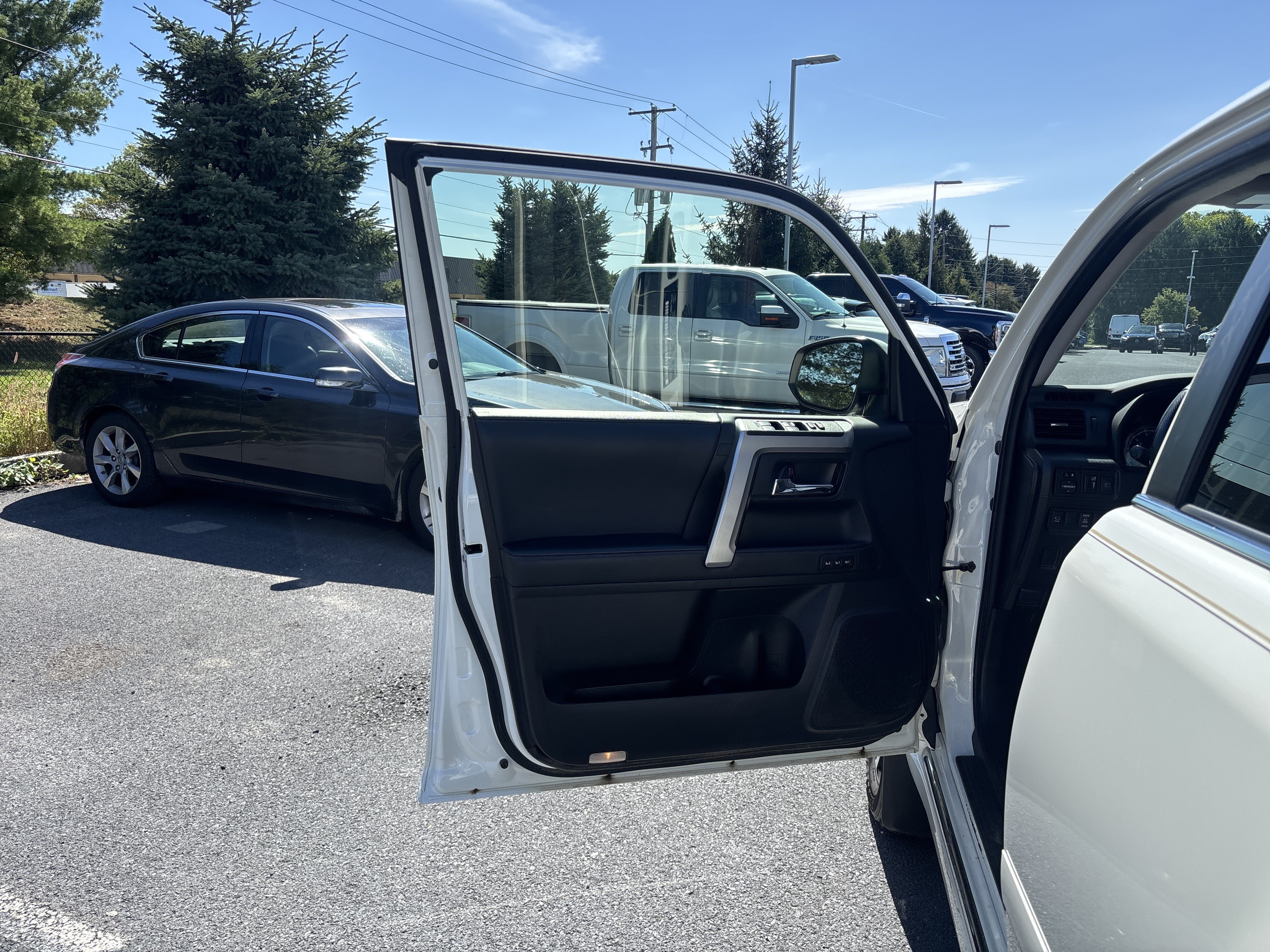Used 2023 Toyota 4Runner Limited AWD/4WD image 27