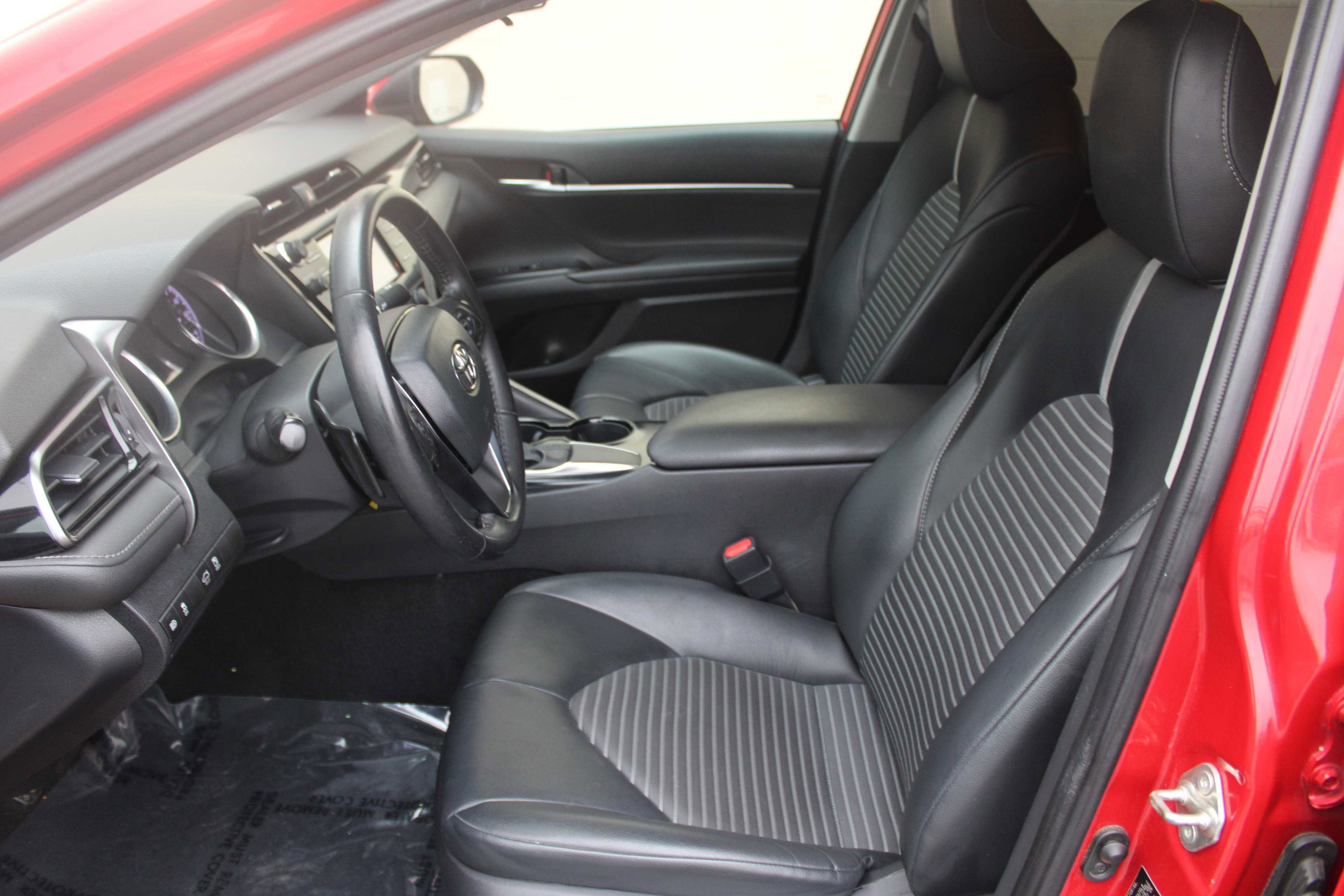 Used 2020 Toyota Camry SE image 7