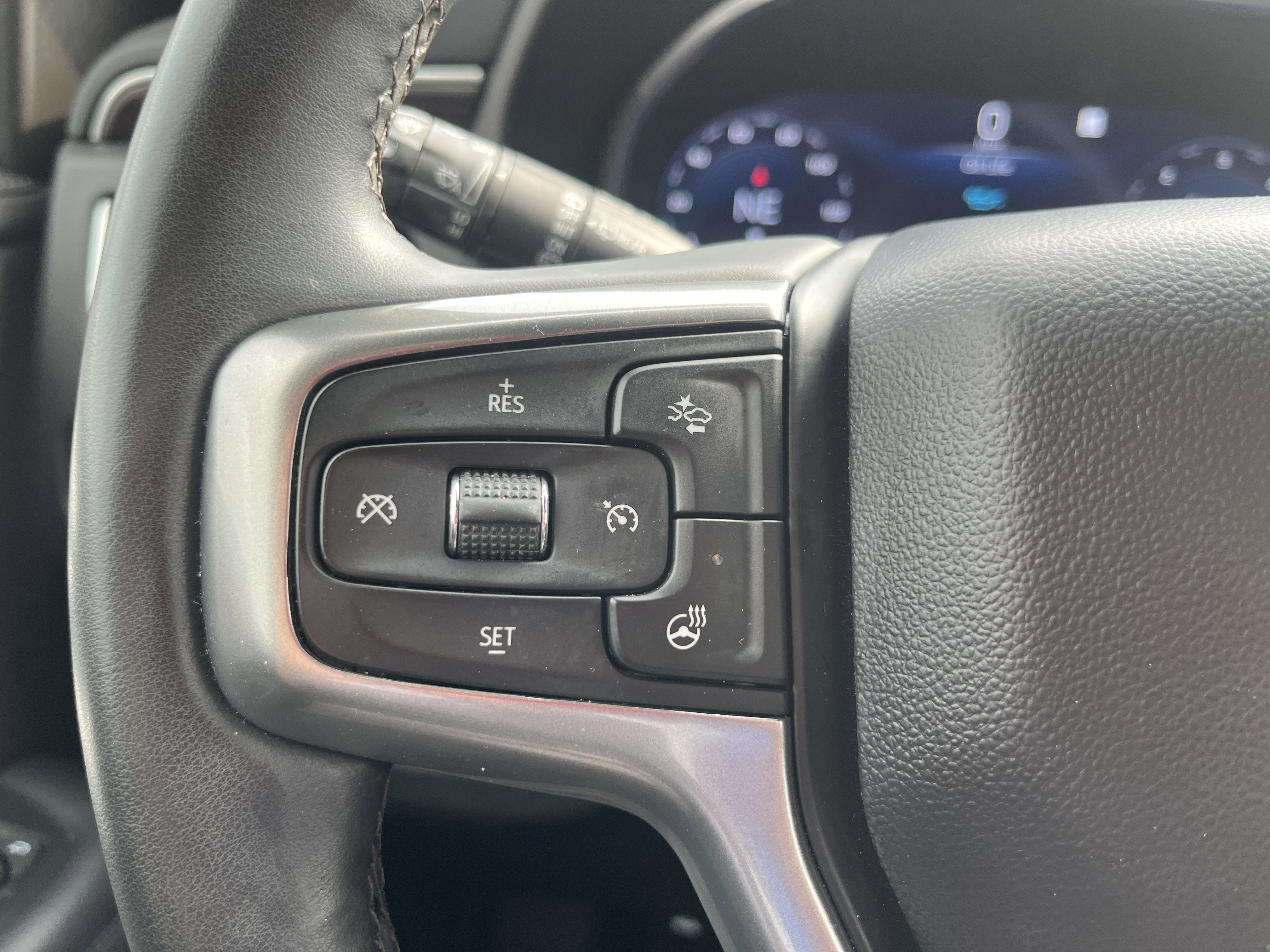 Used 2023 Chevrolet Tahoe Z71 w/ Luxury Package AWD/4WD image 20