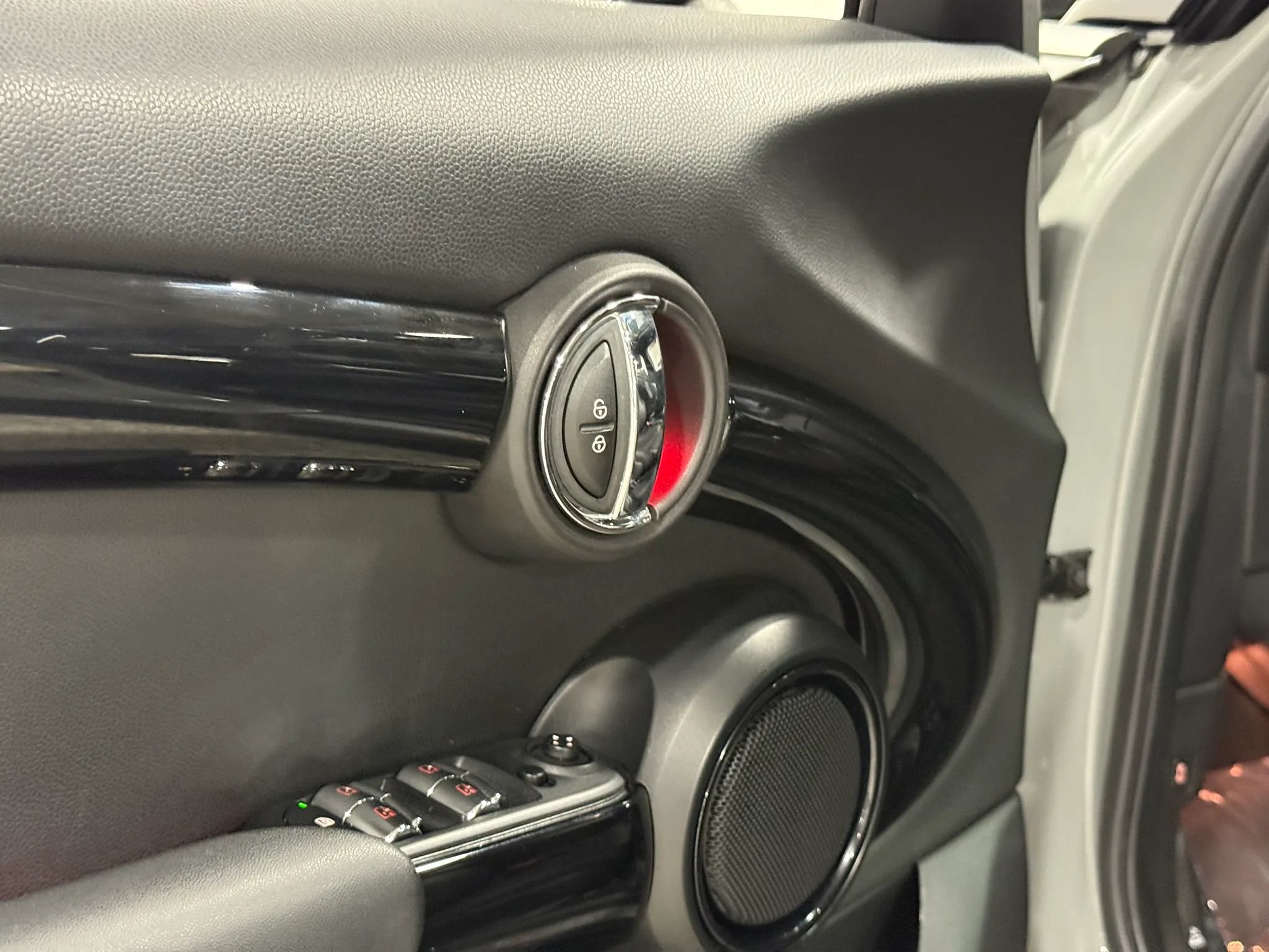 Used 2019 MINI Cooper S w/ Signature Upholstery Package FWD image 12