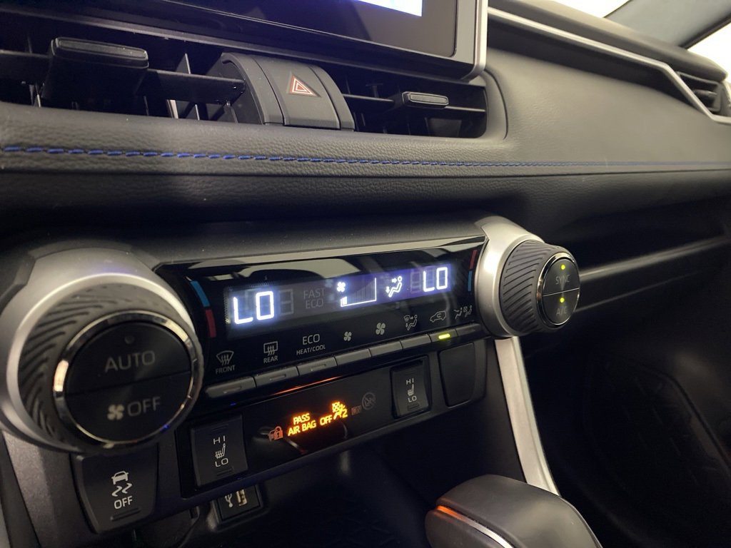 Used 2025 Toyota RAV4 SE image 20