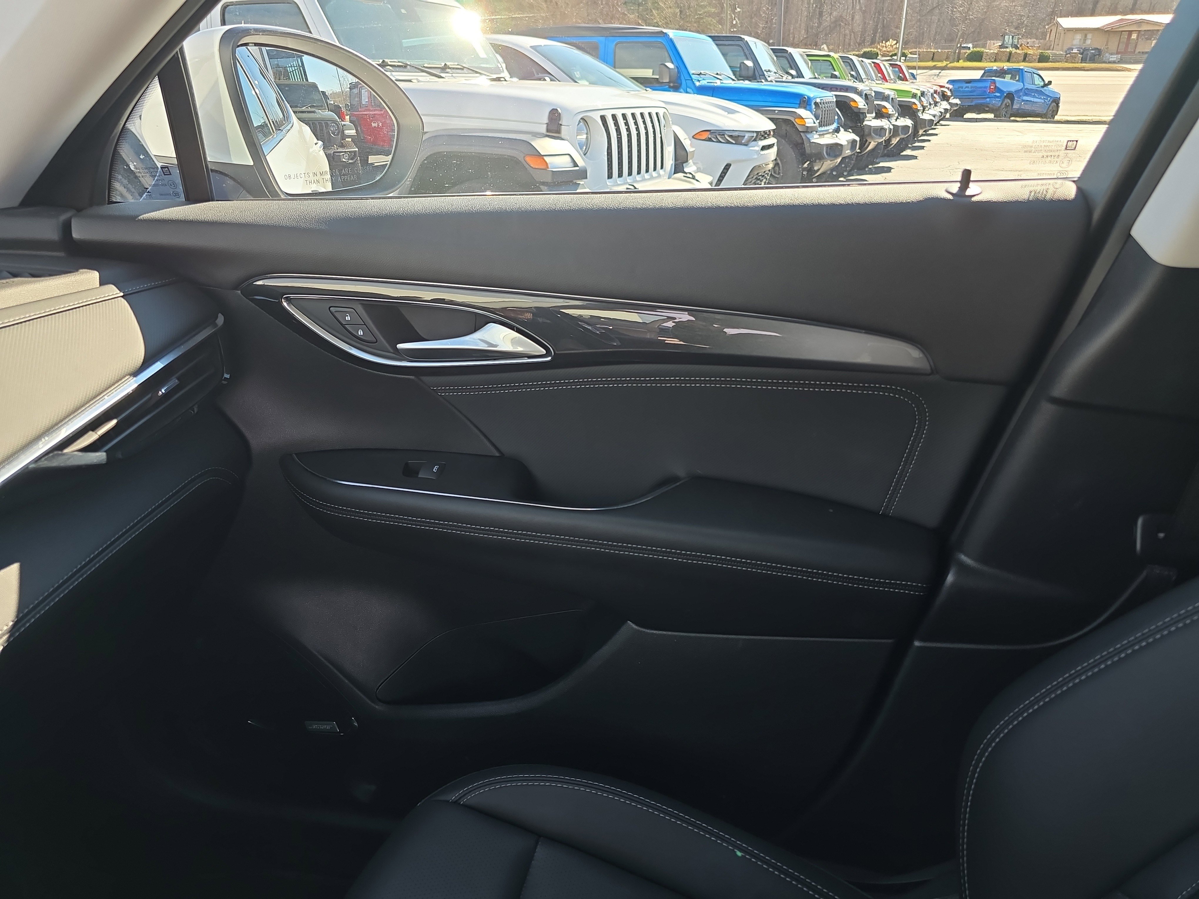 Used 2025 Buick Envision Preferred image 24