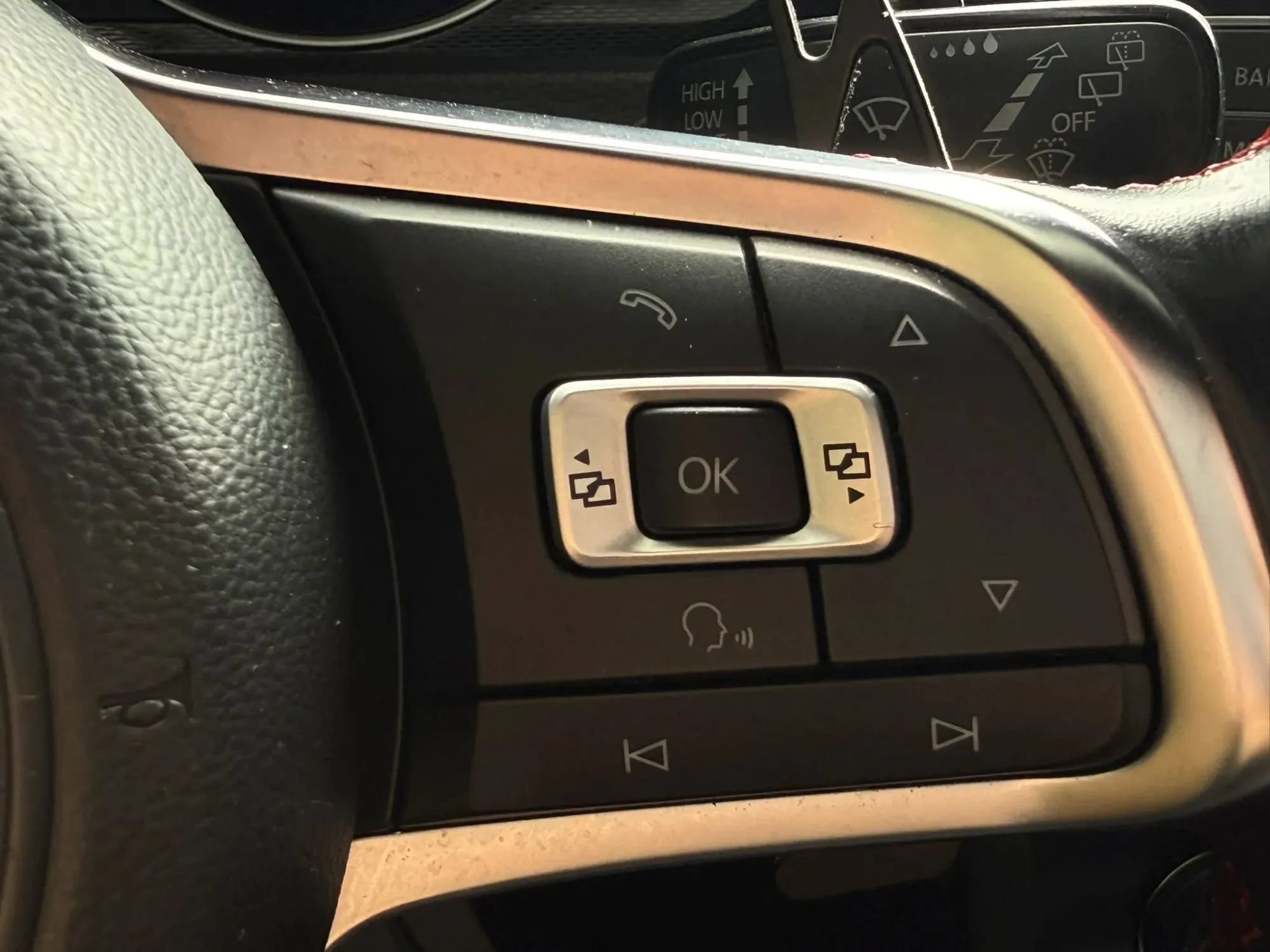 Used 2017 Volkswagen GTI SE FWD image 32