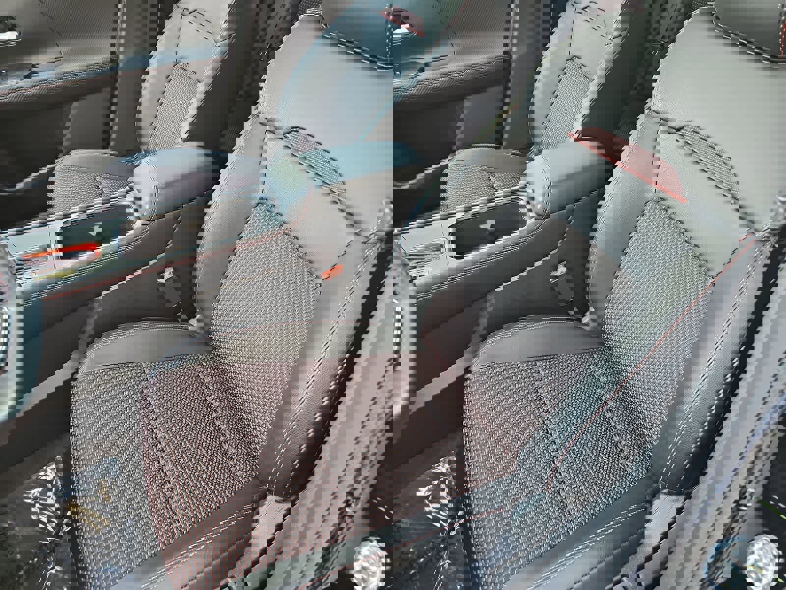 Used 2025 Nissan Kicks SR FWD image 15