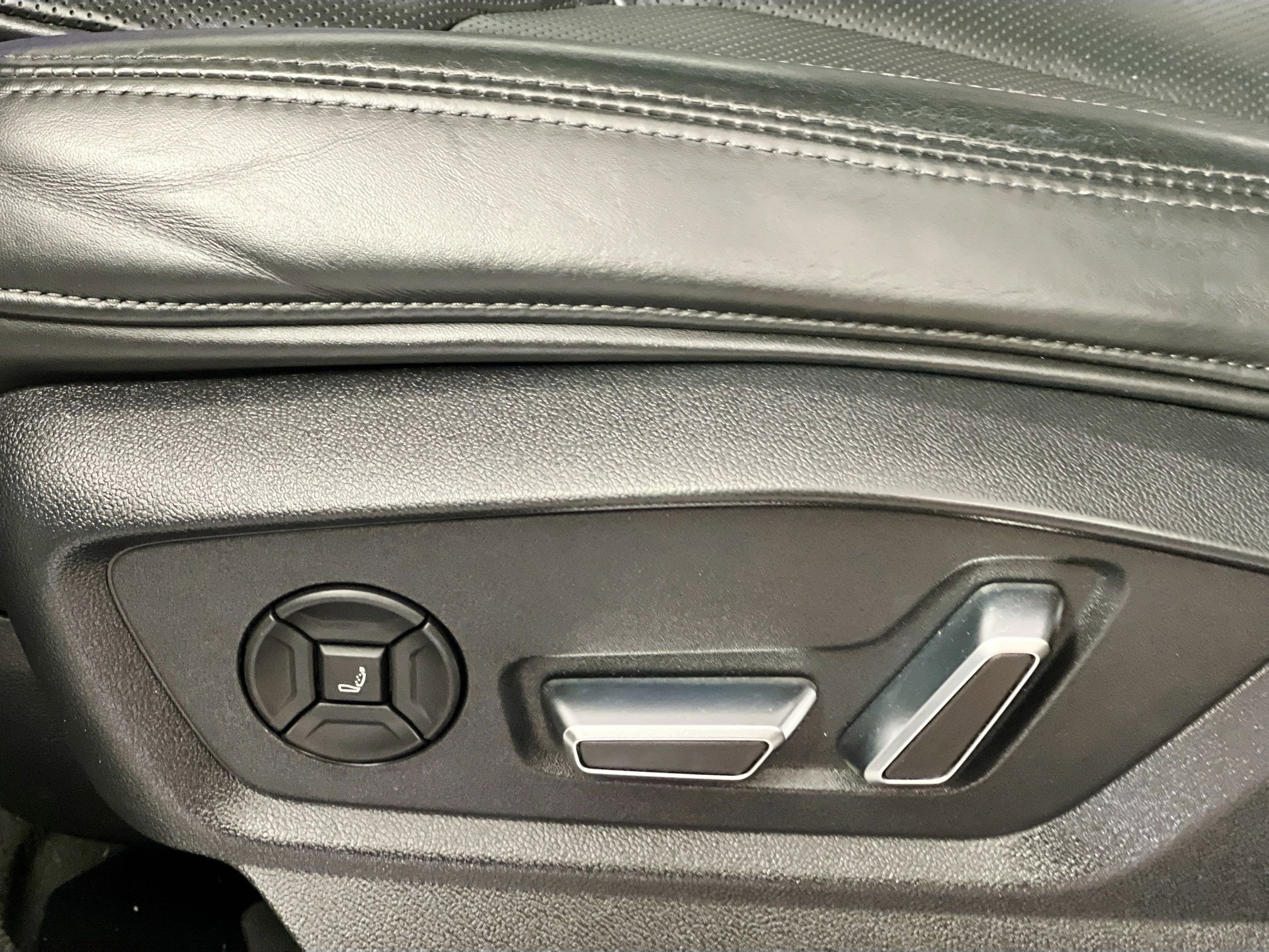 Used 2019 Audi Q8 Prestige w/ Luxury Package image 15