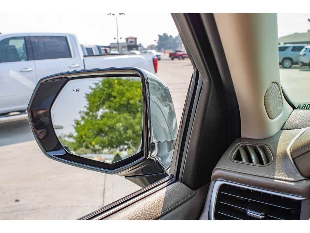 Used 2024 GMC Yukon Denali w/ Advanced Technology Package AWD/4WD image 36