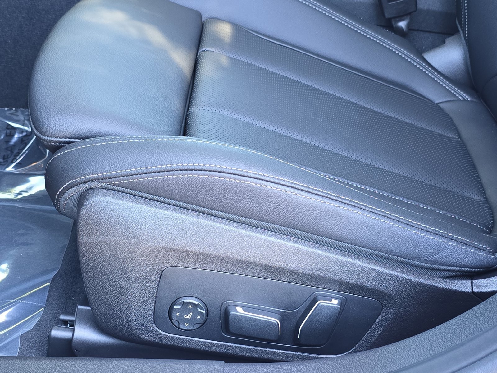 Used 2025 BMW 330i Sedan w/ Premium Package RWD image 21