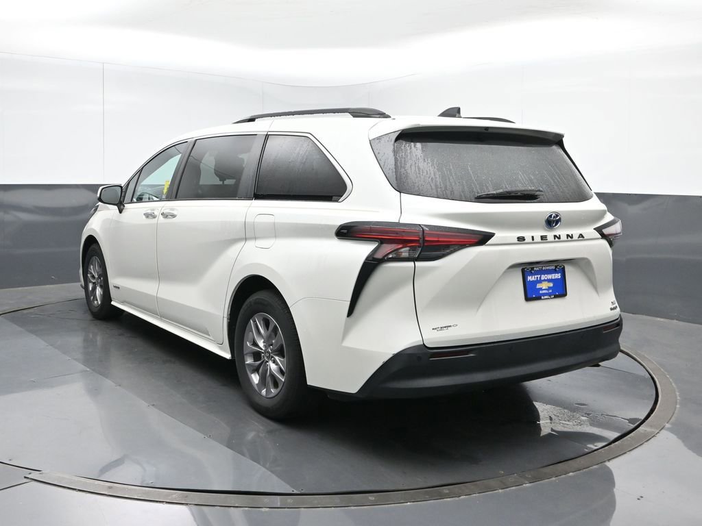 Used 2021 Toyota Sienna XLE image 4