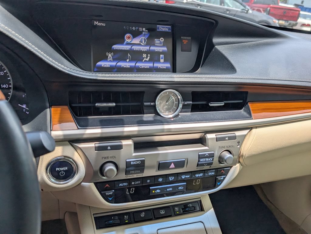 Used 2013 Lexus ES 300h w/ Luxury Pkg FWD image 16