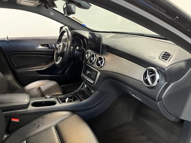 Used 2020 Mercedes-Benz GLA 250 4MATIC w/ Convenience Package image 11