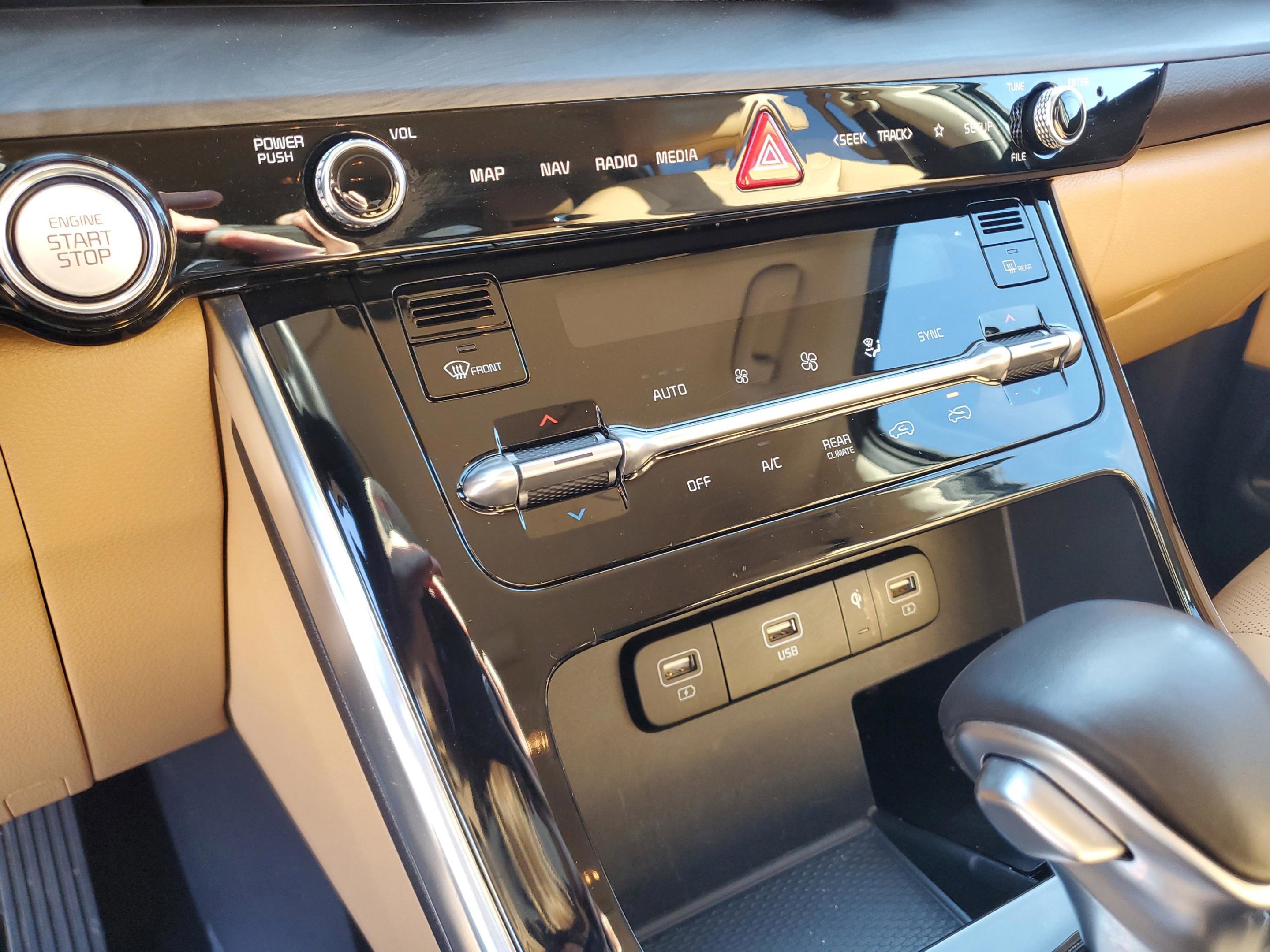 Certified 2023 Kia Carnival EX image 23