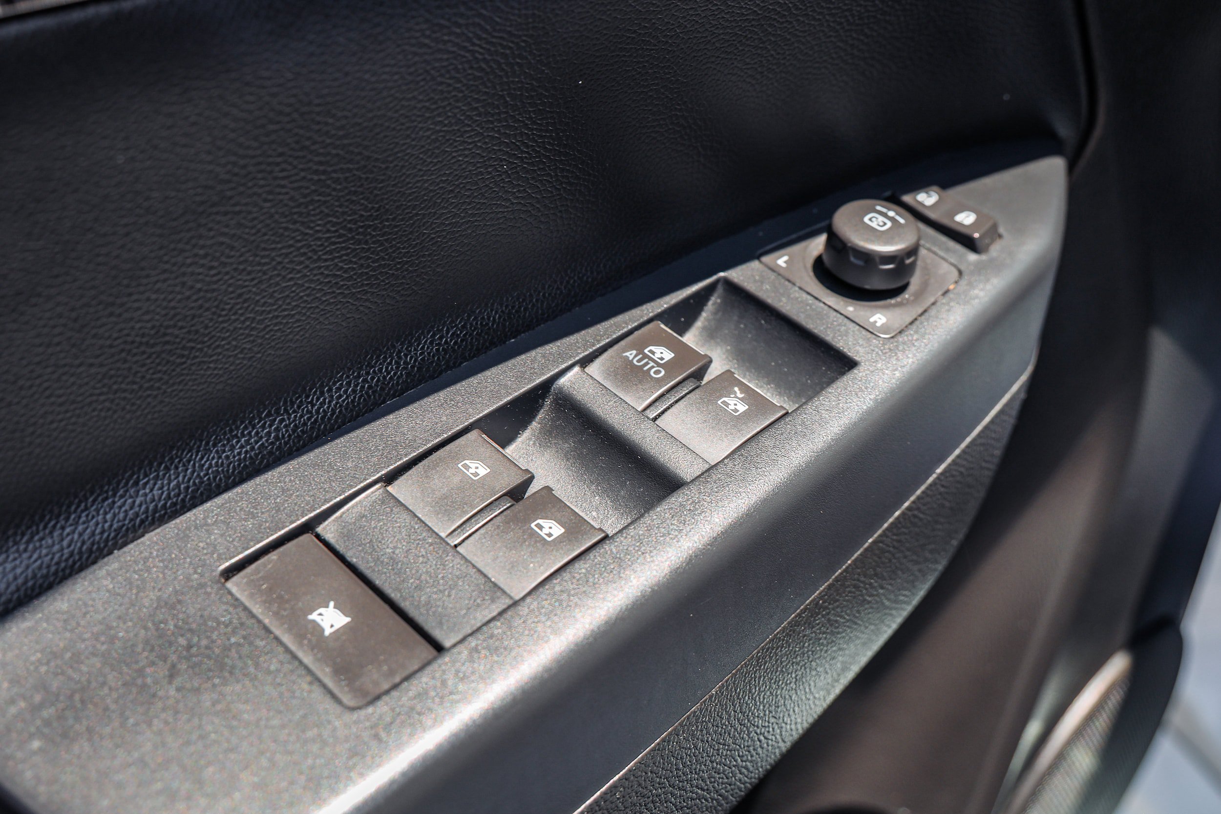 Used 2013 Chevrolet Captiva Sport LTZ FWD image 9