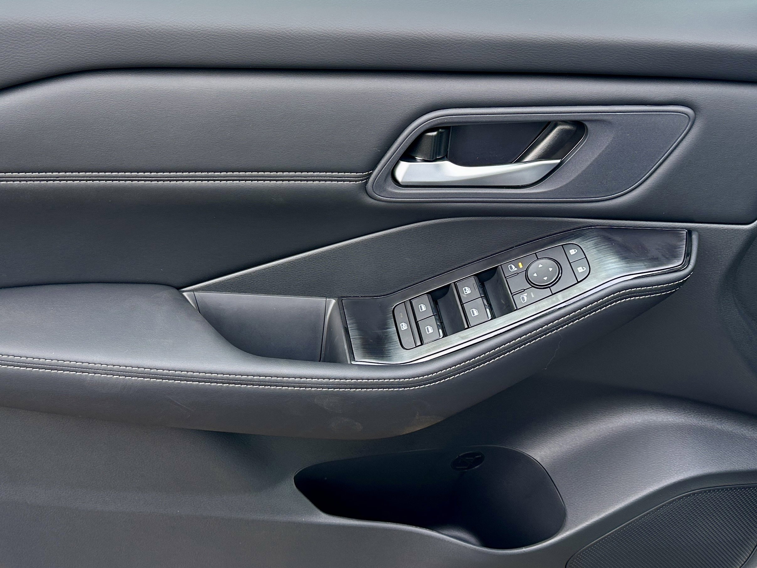 New 2026 Nissan Rogue SV image 22