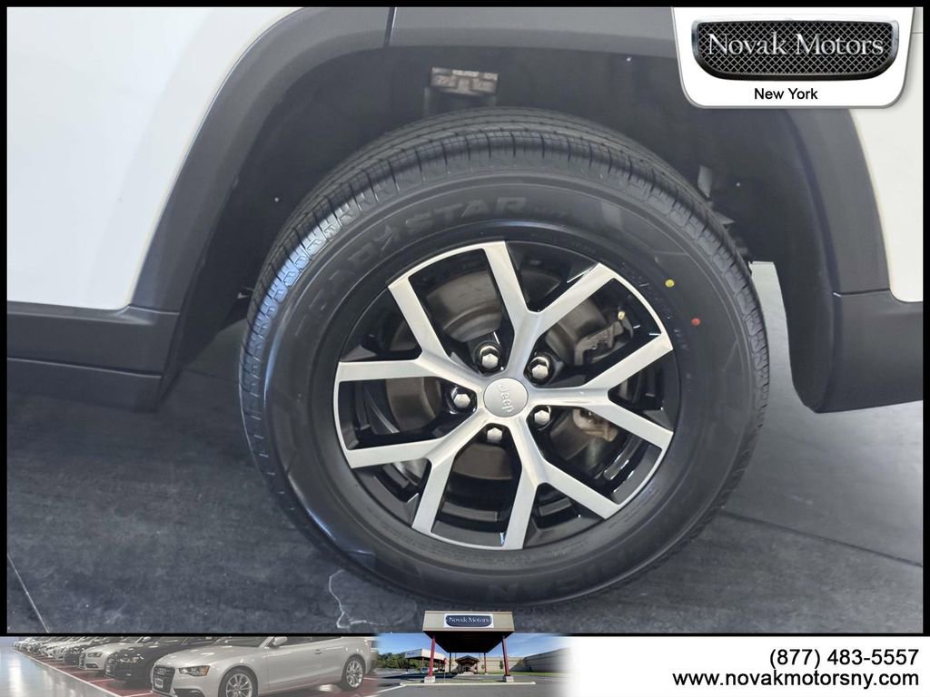 Used 2023 Jeep Grand Cherokee L Limited AWD/4WD image 6
