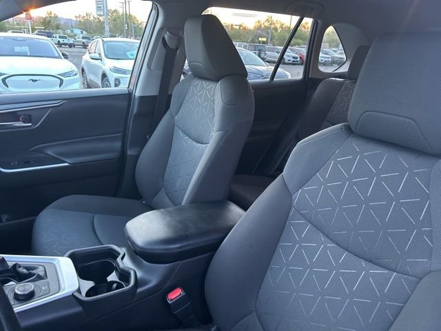 Used 2021 Toyota RAV4 XLE AWD/4WD image 14