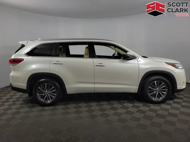 Used 2017 Toyota Highlander XLE AWD/4WD image 10