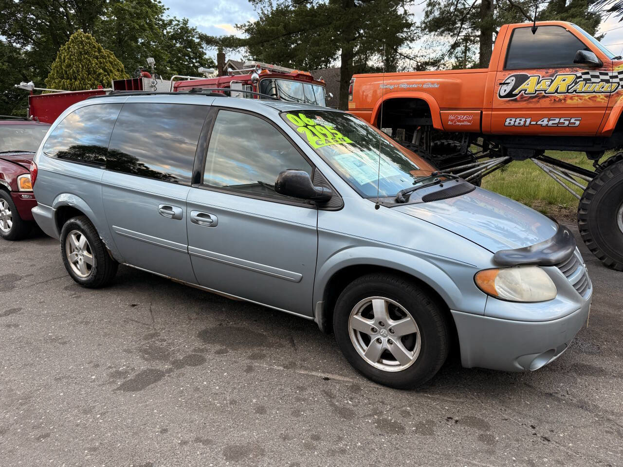 Used 2006 Dodge Grand Caravan SXT image 2