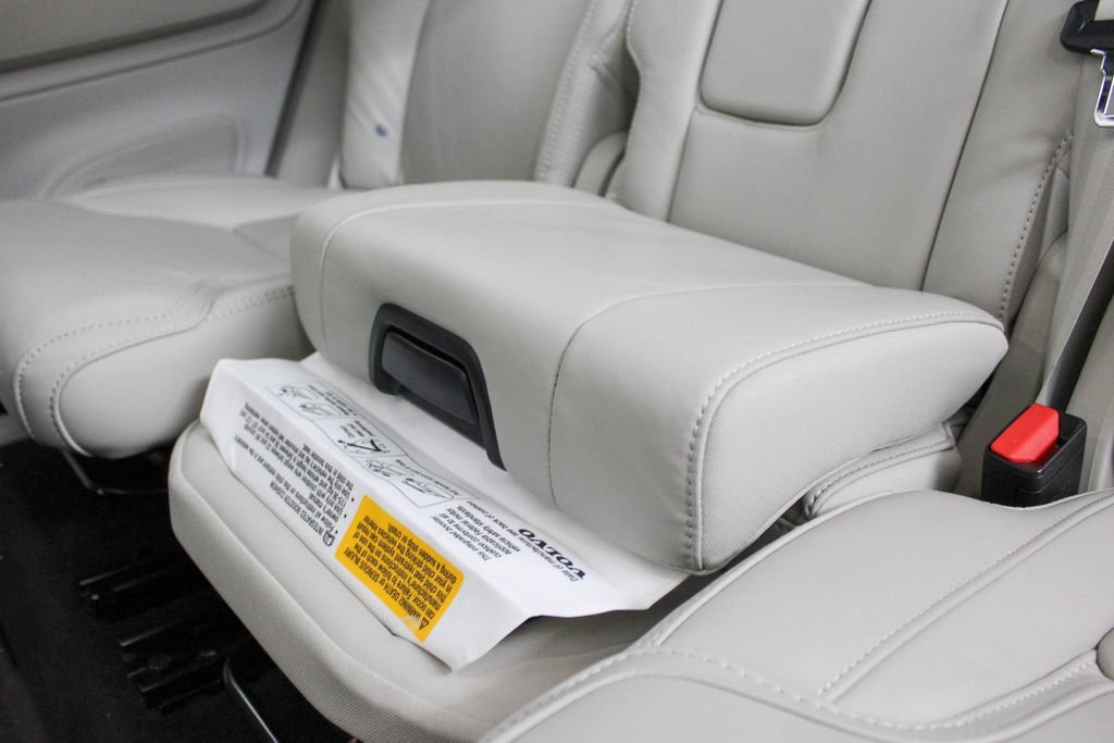 Certified 2023 Volvo XC90 B6 Ultimate w/ Protection Package Premier AWD/4WD image 47