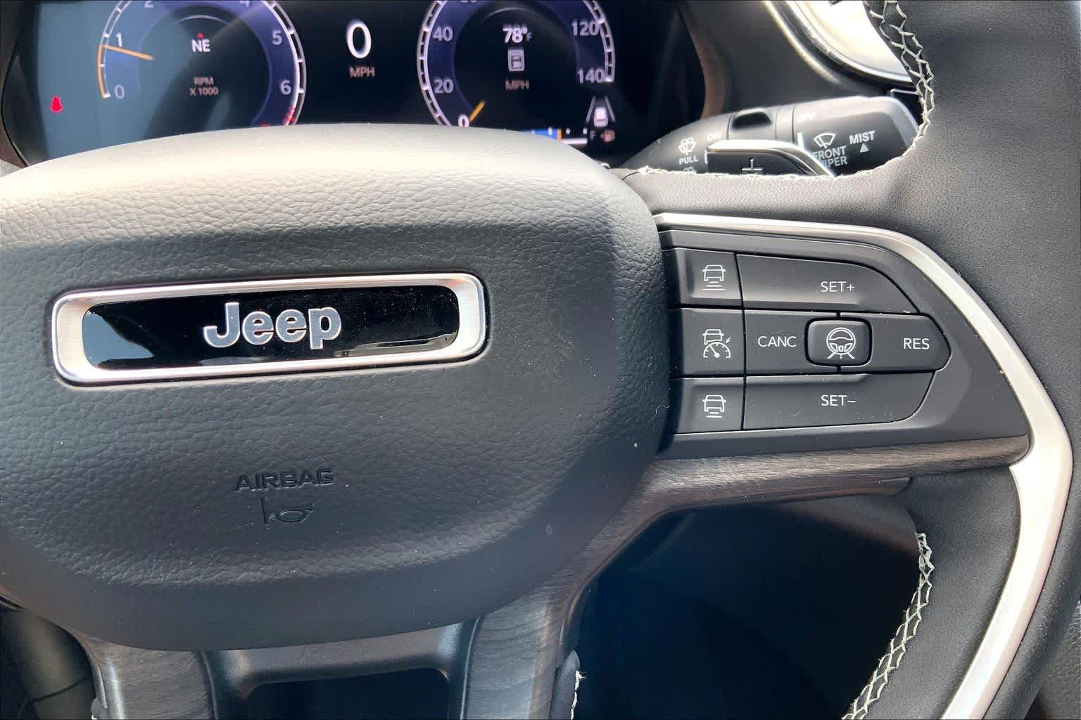 Used 2026 Jeep Grand Cherokee Limited AWD/4WD image 25