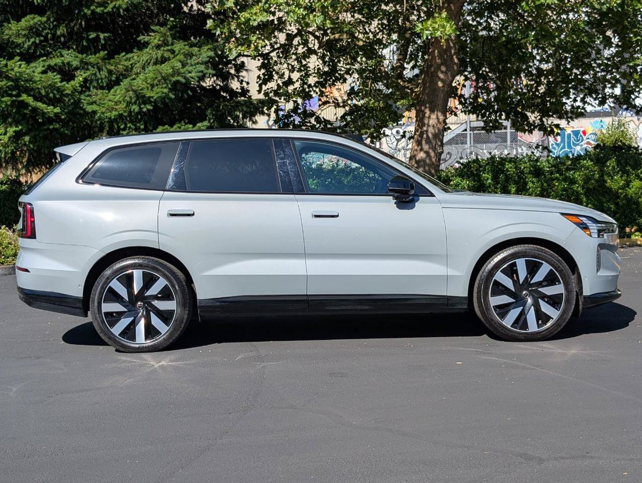 Used 2025 Volvo EX90 Ultra AWD/4WD image 8