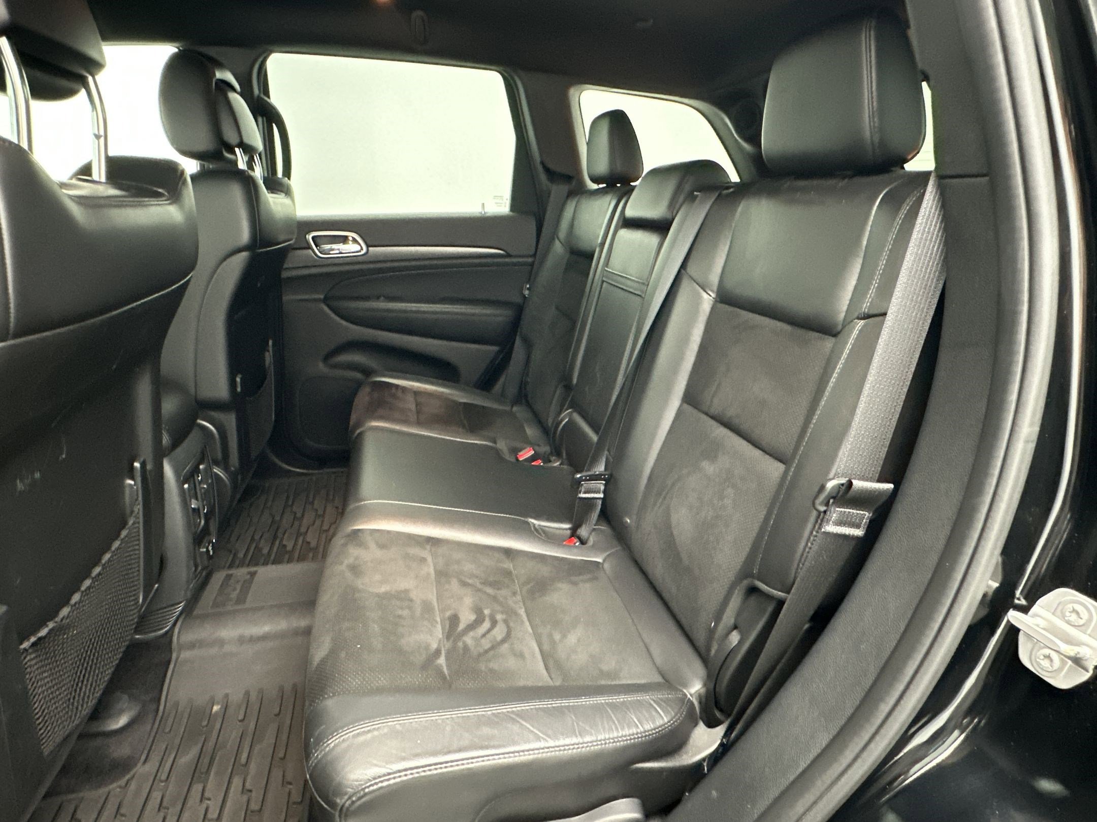 Used 2018 Jeep Grand Cherokee Altitude image 15