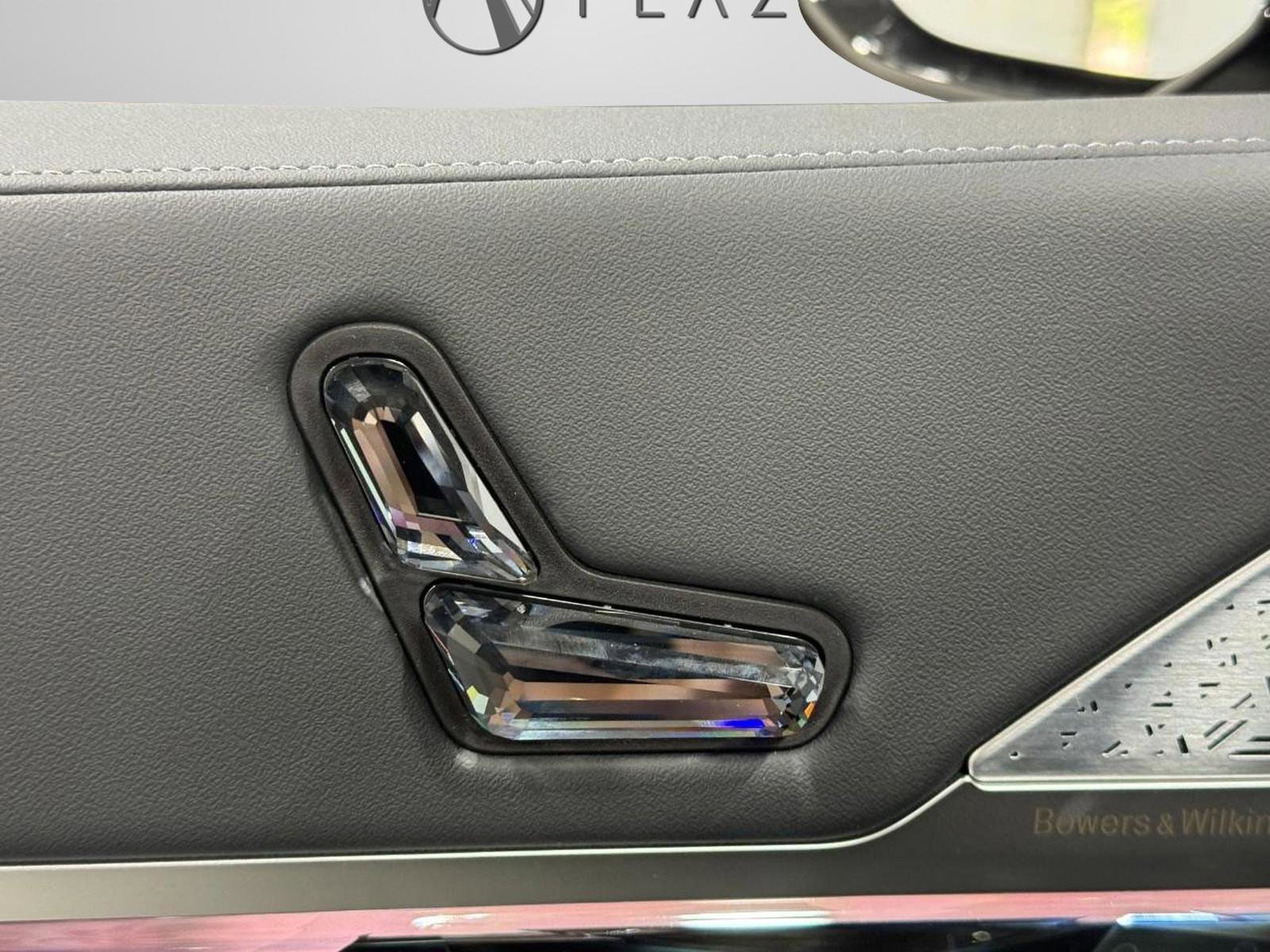 Certified 2025 BMW 760i xDrive w/ Executive Package image 23