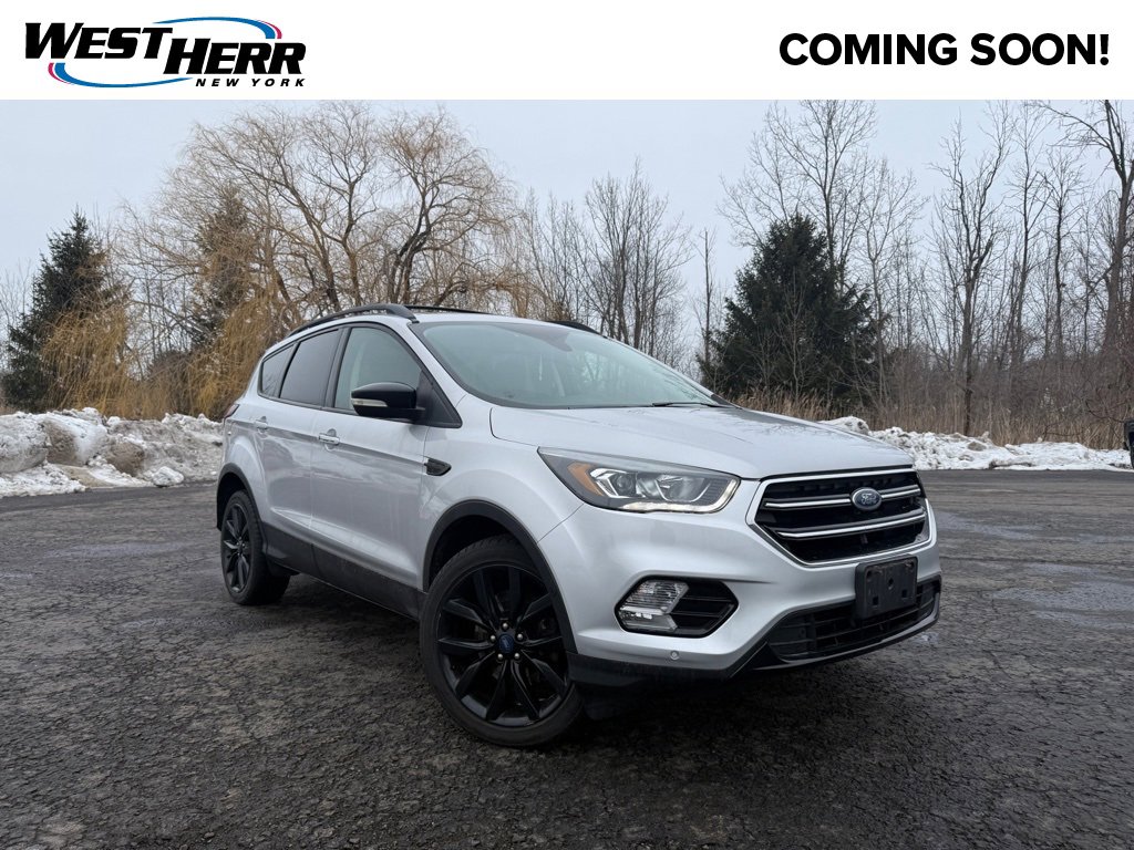 Used 2019 Ford Escape Titanium image 1